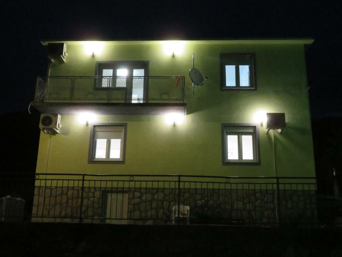 Apartments La Bombonera Starigrad Paklenica Eksteriør billede