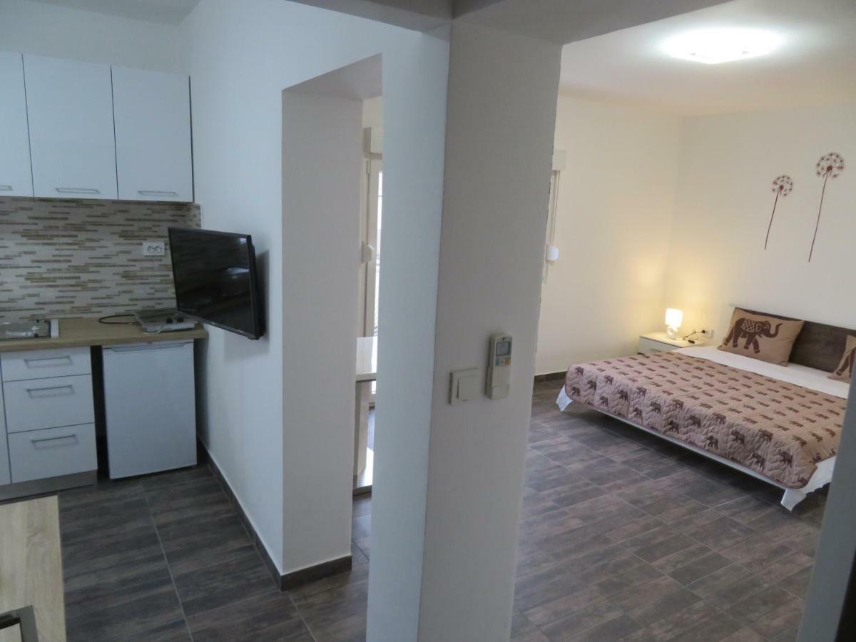 Apartments La Bombonera Starigrad Paklenica Eksteriør billede