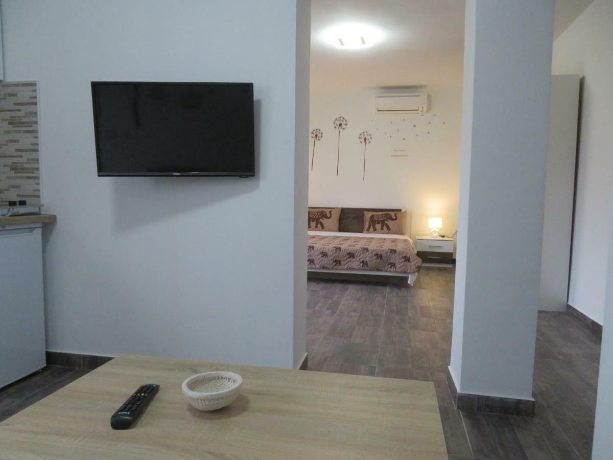 Apartments La Bombonera Starigrad Paklenica Eksteriør billede