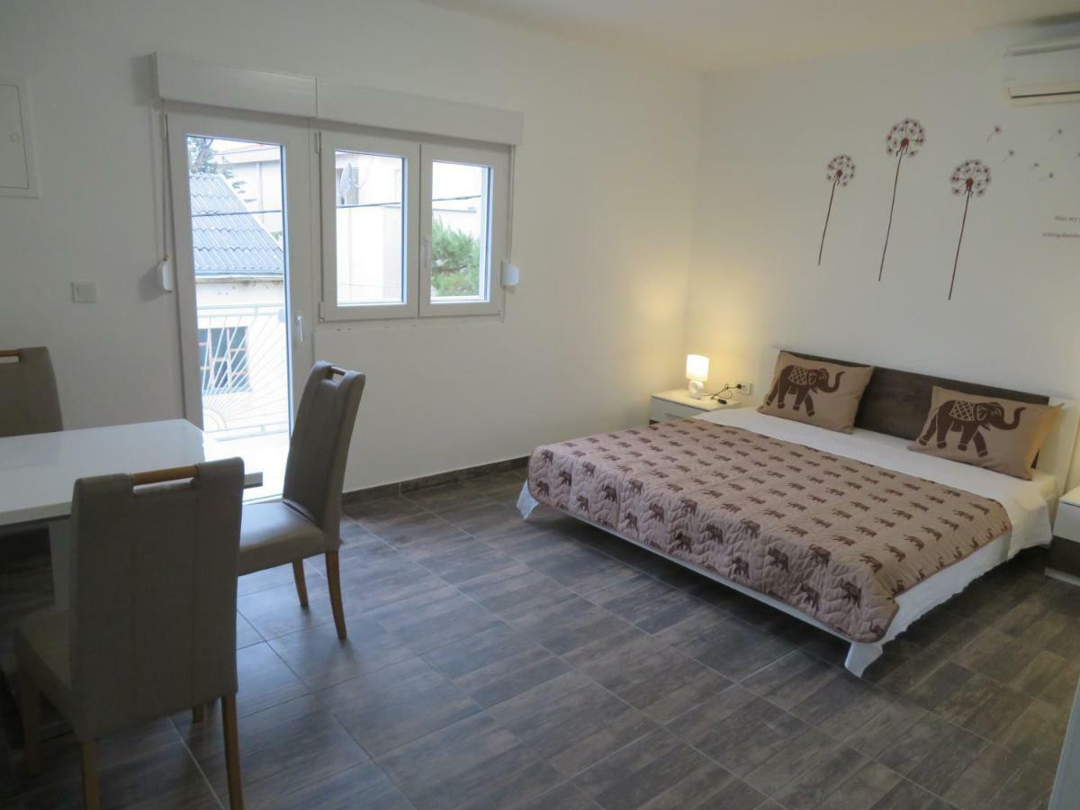 Apartments La Bombonera Starigrad Paklenica Eksteriør billede