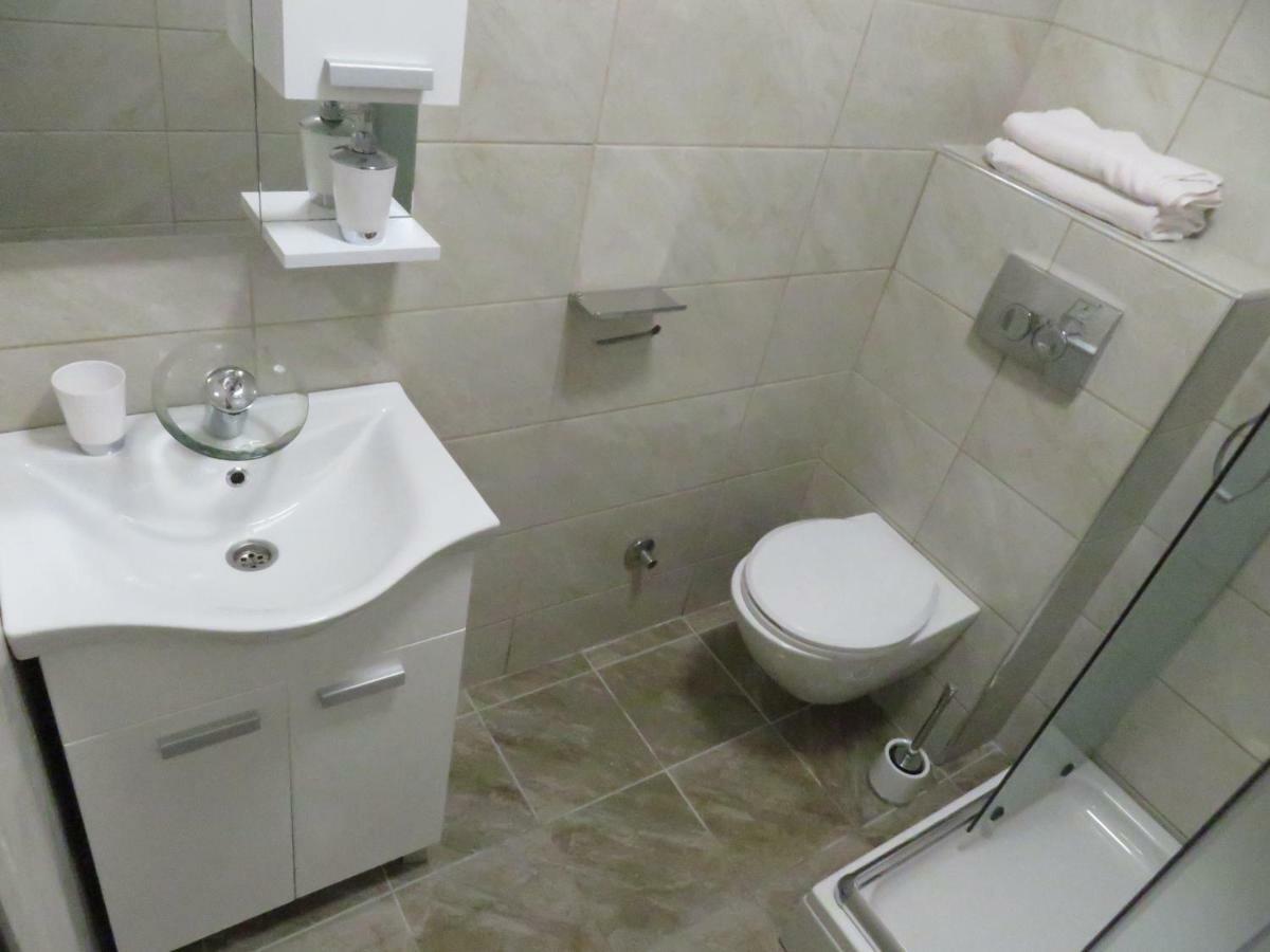Apartments La Bombonera Starigrad Paklenica Eksteriør billede
