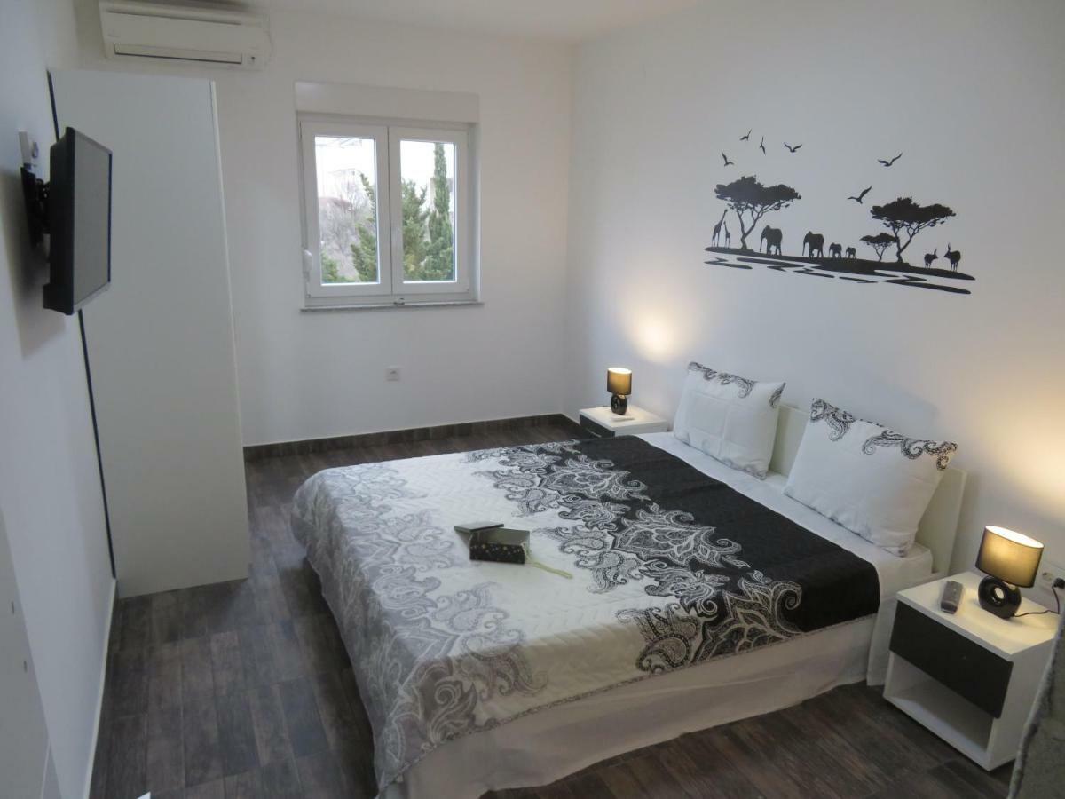 Apartments La Bombonera Starigrad Paklenica Eksteriør billede